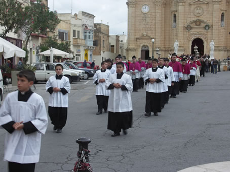 B8 Procession in Victory Square