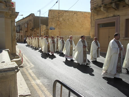 D4 In procession wearing Mass vestments