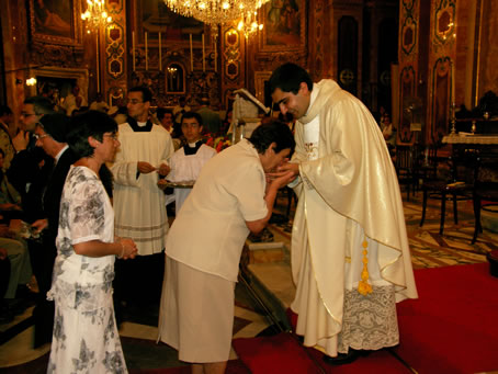 P6 Kissing the new priest's hands