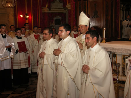 H5 Bishop presents the new priests to the faithful