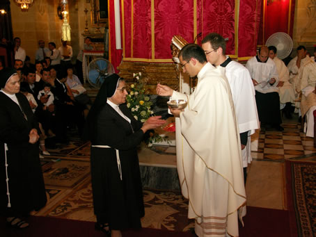 N4 Nuns receive Holy Communion from Fr farrugia's hands