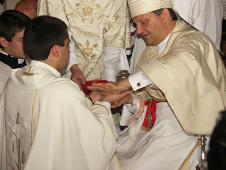 G3 Anointing hands of Fr Curmi