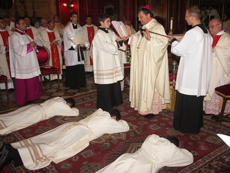 D2 Bishop prays over the deacons