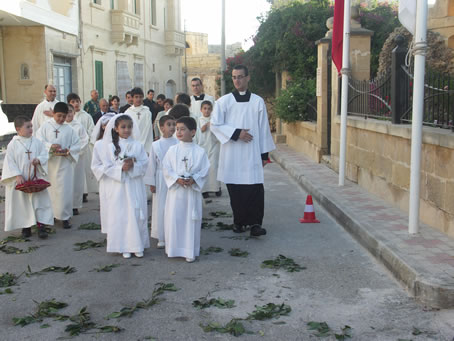 A5 Procession to St Anthony's Church