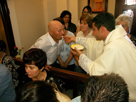 I4 Holy Communion