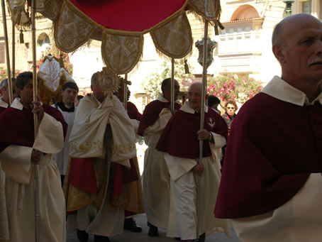 L8 entering the Basilica