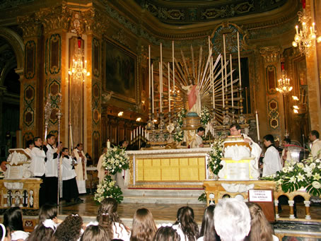 F5 Archpriest invites the faithful to follow the procession