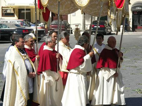 G6 Procession in Victory Square