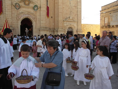 F8 preparing the children for procession