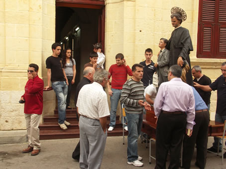 A5 Preparing for transporting statue to Basilica