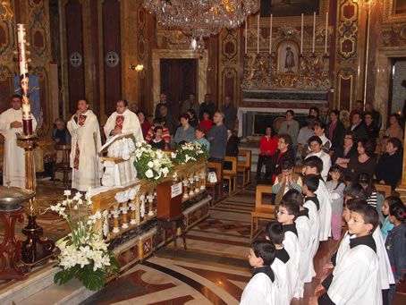 B1 Altar boys and Congregation