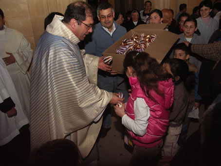 F5 Archpriest distributing Easter Eggs