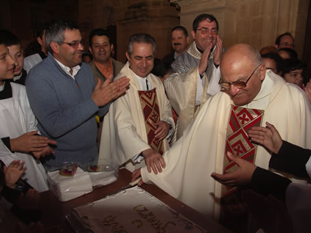 F1 Applause after cutting the cake