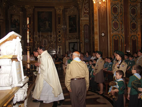 A5 Archpriest Refalo goes up to the presbytery