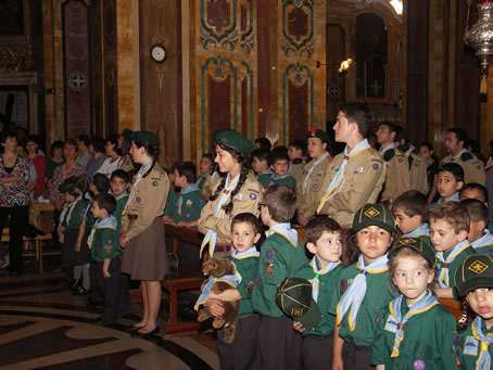 A2 Scouts and cubs congregate in the Basilica