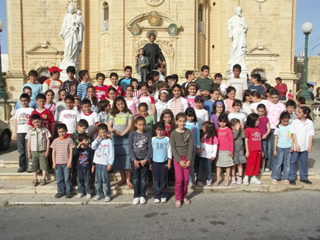 B1 Children with the image of St John Bosco