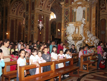 A2 Children attending Mass