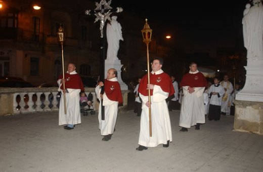 F7 arriving on Church parvis