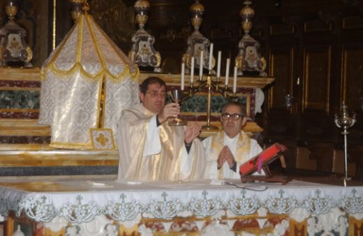 B4 Elevation of the Holy Blood of Christ