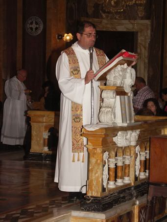 H4 Archpriest Refalo reciting Holy Communion prayers