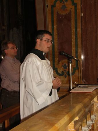 A2 Seminarian Simon Cachia animating Mass