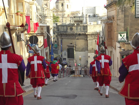 G3 Banca Giuratale in background