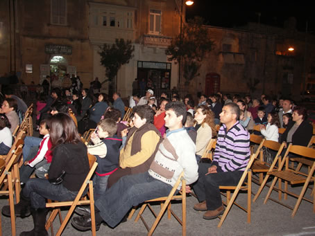 A4 the audience in Victory Square