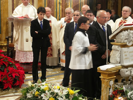 F2 Bandsman reads prayers of the Faithful