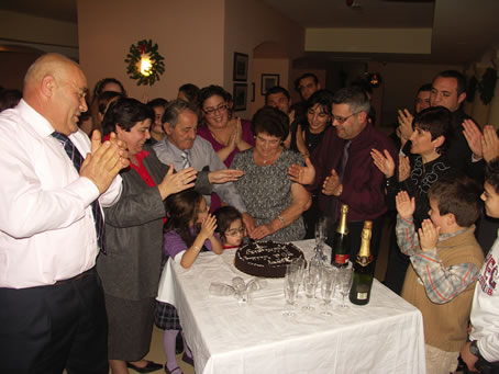 I1 Cutting the cake