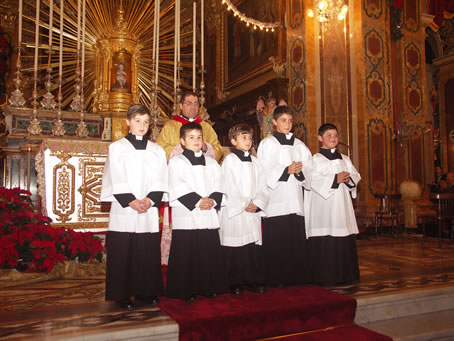 E2 Presenting the new altar boys to the congregation