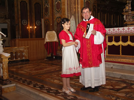 G7 Archpriest hands certificate of Confirmation