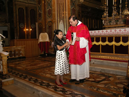 G9 Archpriest hands certificate of Confirmation