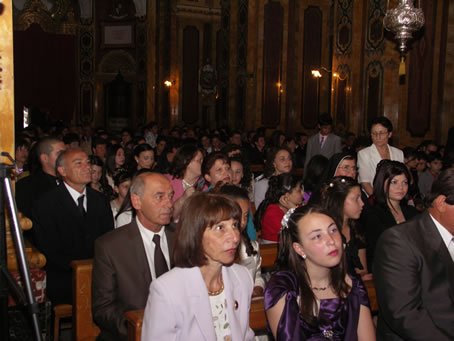 A1 Candidates, sponsors, parents take their places in nave