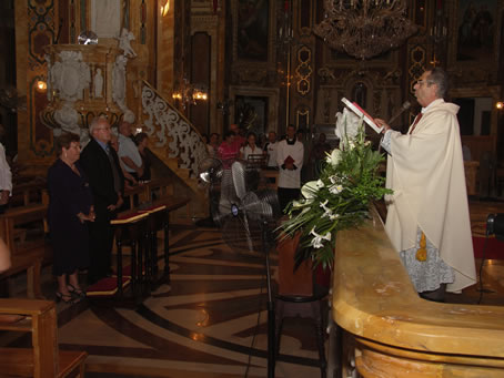 B5 Can John Bartolo reading the Gospel