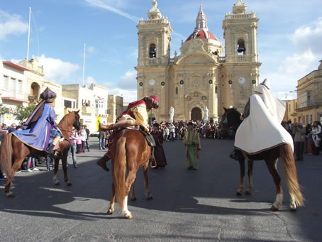 E9 dismounting the horses