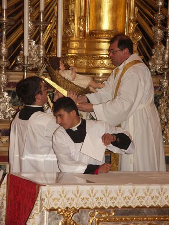 G2 Archpriest hands effigy to Seminarian