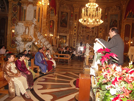 B3 Archpriest welcoming the Congregation