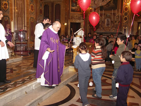 C2 Messages on balloons presented during offerings