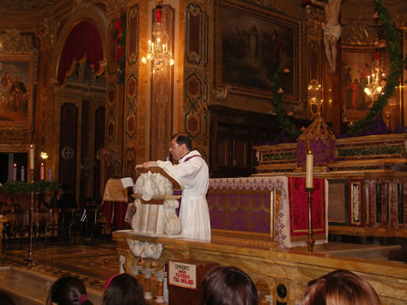 A2 Archpriest saying prayers before Mass