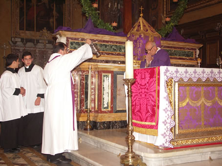 C9 Archpriest incensing the Celebrant