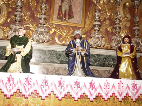 F9 Altar of the Holy Rosary