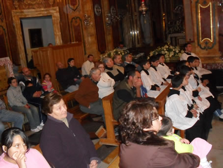 A2 Congregation in front of altar of St Joseph