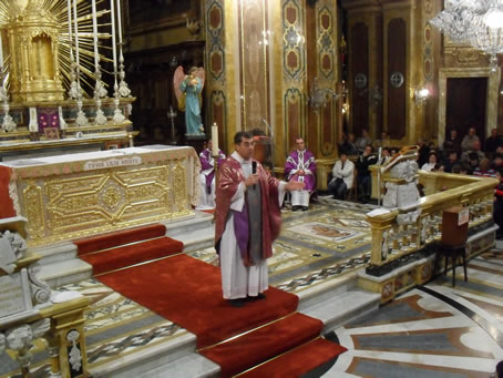 A4 Fr John Curmi delivering the Sermon