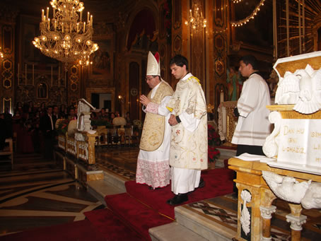 J6 Celebrant leaves the High Altar