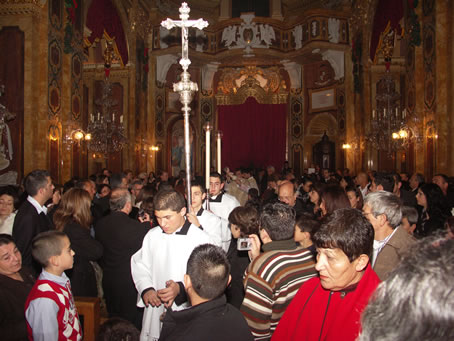 C4 Procession moves up the nave