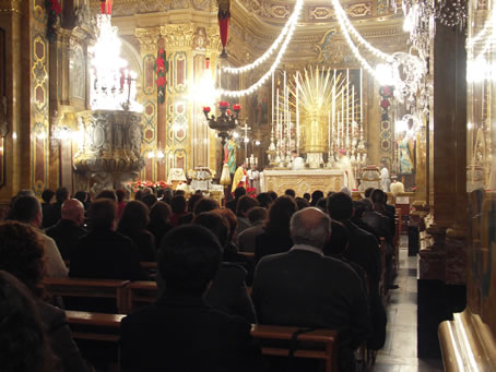 D7 Congregation in the nave