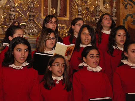 I5 Choir Voci Angeliche singing Eucharistic Hymn