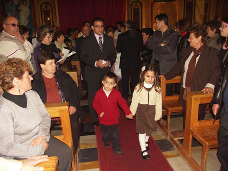 E5 moving back to the High Altar