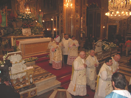 H7 In procession to Sacristy