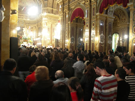 F4 Congregation in the nave